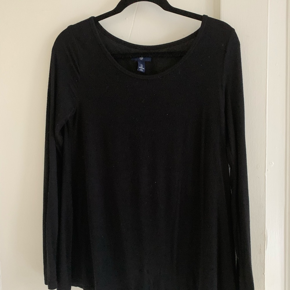 GAP black long-sleeves tee